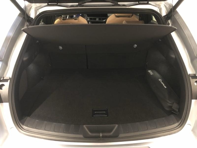 Photo 7 de l’annonce de LEXUS UX d’occasion à vendre à LATTES