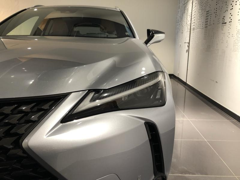 Photo 8 de l’annonce de LEXUS UX d’occasion à vendre à LATTES