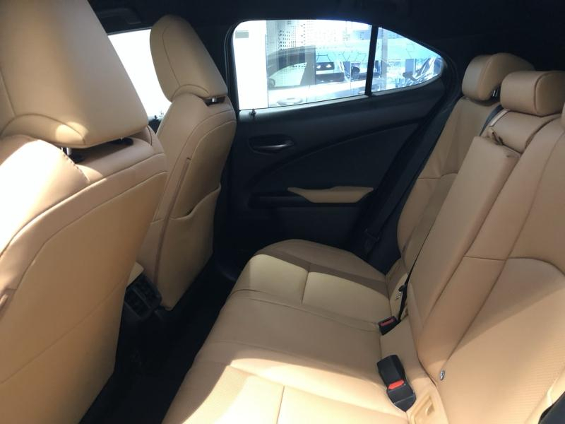 Photo 11 de l’annonce de LEXUS UX d’occasion à vendre à LATTES