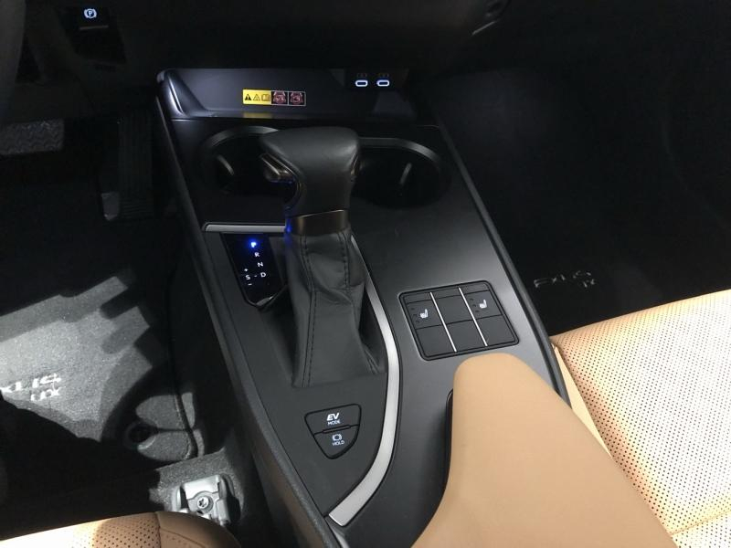 Photo 18 de l’annonce de LEXUS UX d’occasion à vendre à LATTES