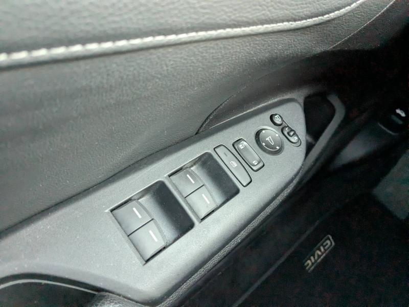 Photo 16 de l’annonce de HONDA Civic d’occasion à vendre à DRAGUIGNAN