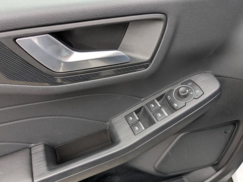 Photo 8 de l’annonce de FORD Kuga d’occasion à vendre à LA VALETTE