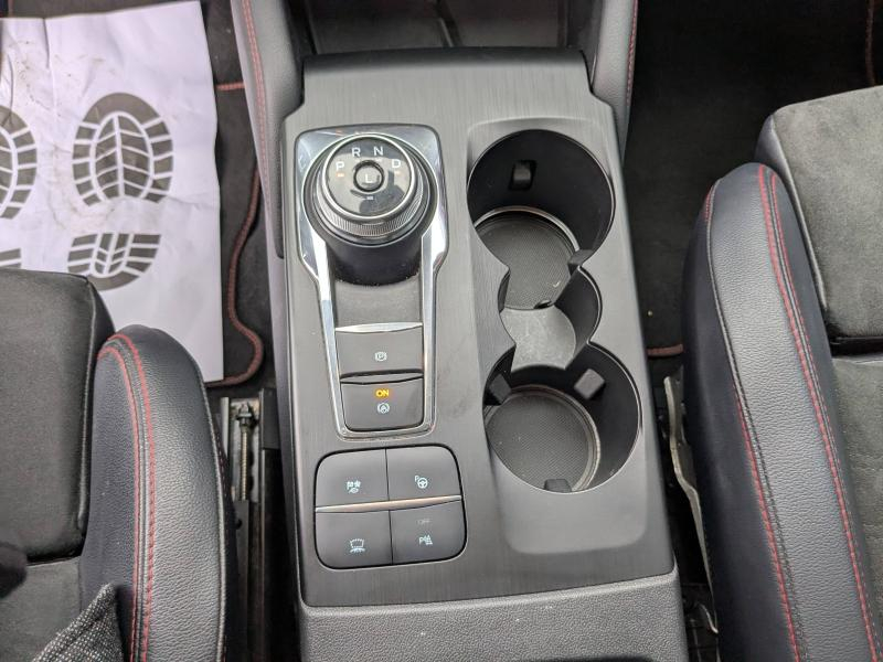 Photo 17 de l’annonce de FORD Kuga d’occasion à vendre à LA VALETTE