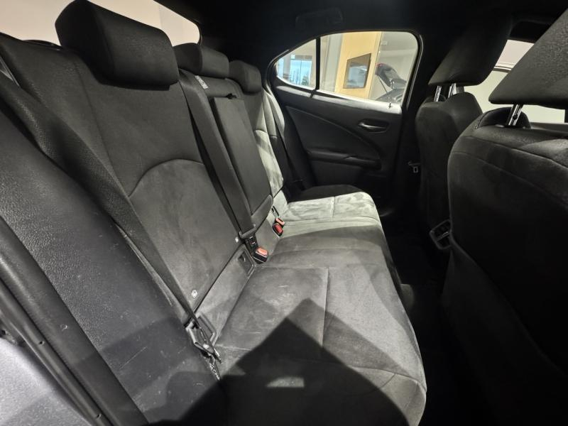 Photo 8 de l’annonce de LEXUS UX d’occasion à vendre à MONTFAVET