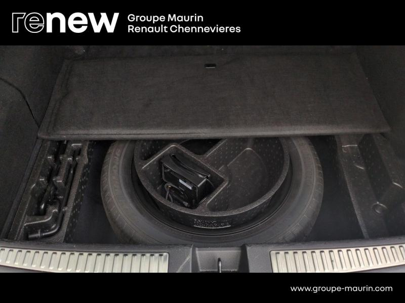 Photo 14 de l’annonce de RENAULT  d’occasion à vendre à CHENNEVIÈRES-SUR-MARNE