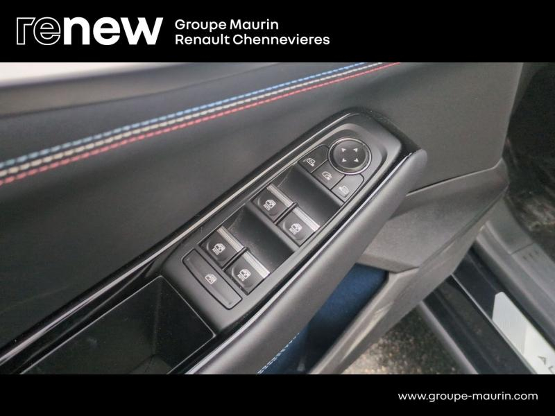 Photo 15 de l’annonce de RENAULT  d’occasion à vendre à CHENNEVIÈRES-SUR-MARNE