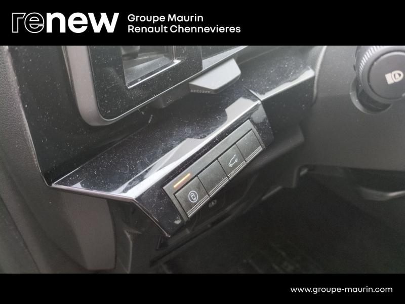 Photo 17 de l’annonce de RENAULT  d’occasion à vendre à CHENNEVIÈRES-SUR-MARNE