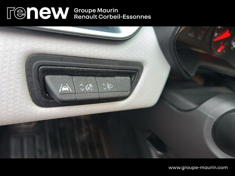 Photo 16 de l’annonce de RENAULT Clio d’occasion à vendre à CORBEIL-ESSONNES