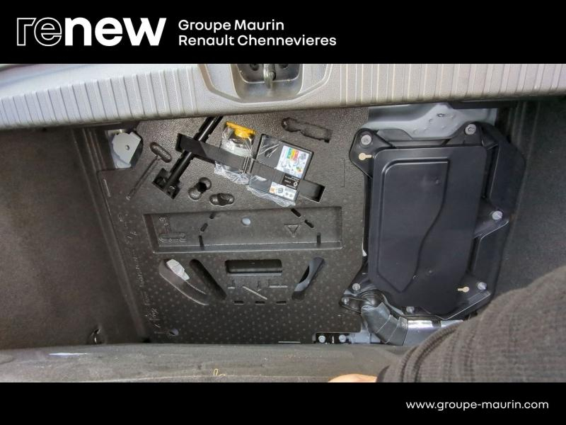 Photo 11 de l’annonce de RENAULT Clio d’occasion à vendre à CHENNEVIÈRES-SUR-MARNE