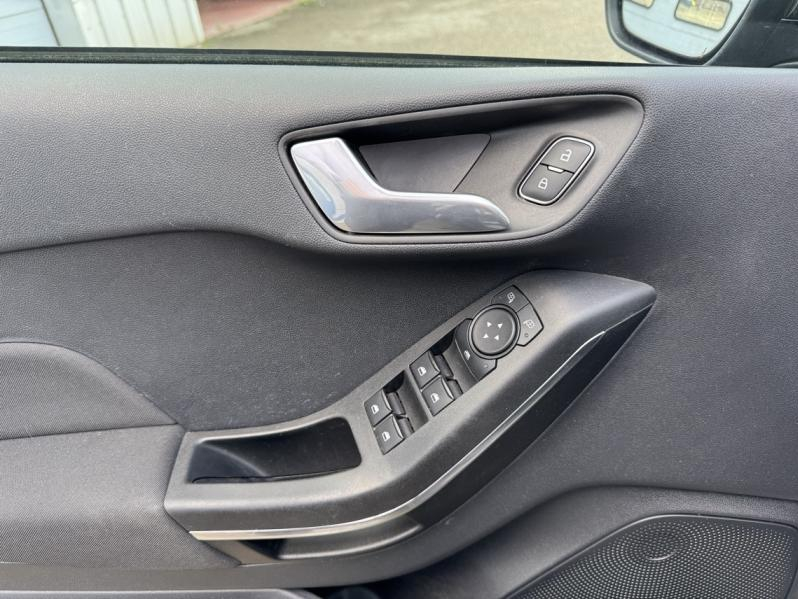 Photo 12 de l’annonce de FORD Fiesta d’occasion à vendre à NARBONNE