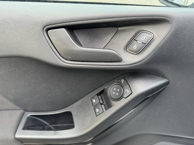 Photo 13 de l’annonce de FORD Fiesta d’occasion à vendre à NARBONNE