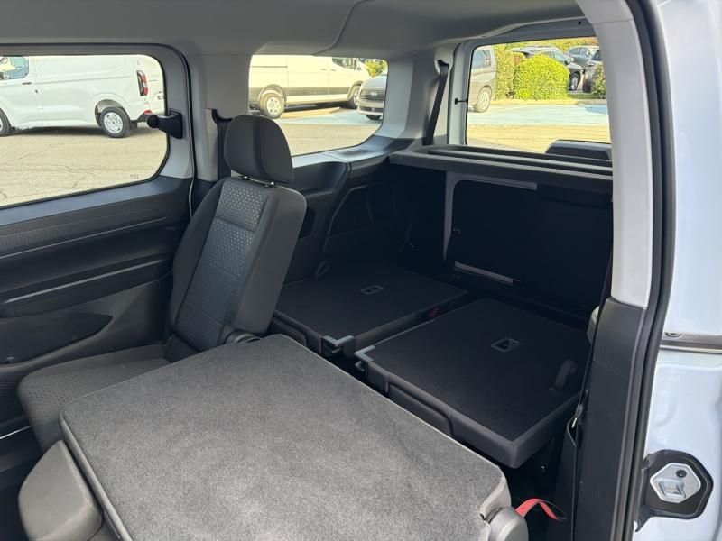 Photo 13 de l’annonce de FORD Grd Tourneo Connect d’occasion à vendre à VITROLLES