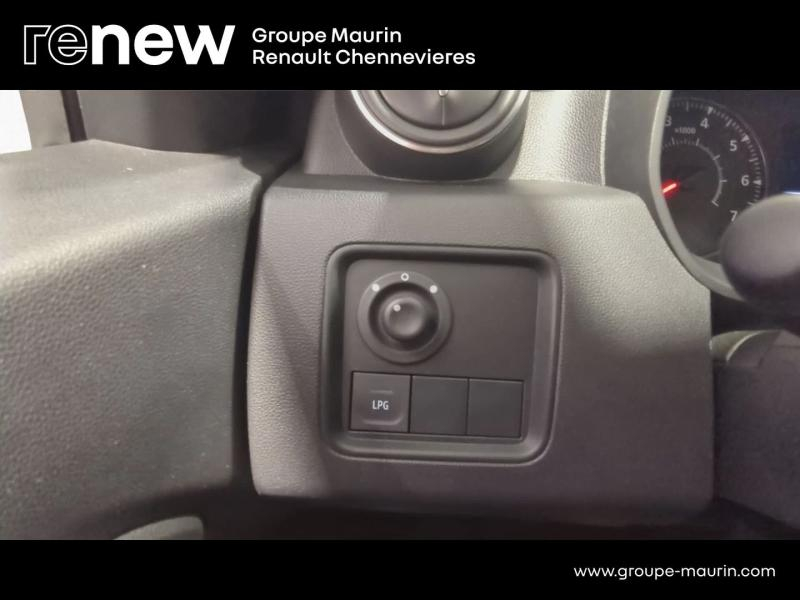 Photo 16 de l’annonce de DACIA Duster d’occasion à vendre à CHENNEVIÈRES-SUR-MARNE