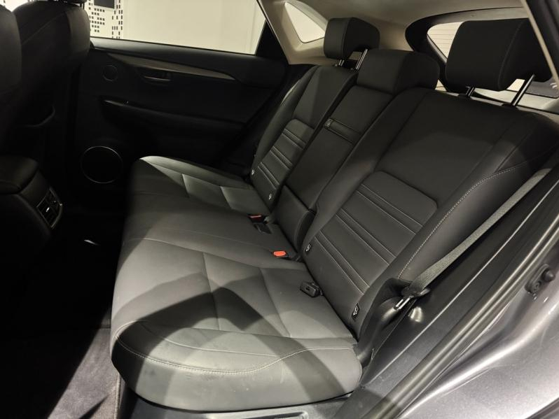 Photo 12 de l’annonce de LEXUS NX d’occasion à vendre à MONTFAVET