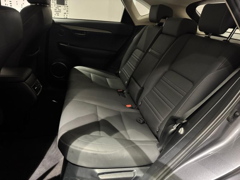 Photo 14 de l’annonce de LEXUS NX d’occasion à vendre à MONTFAVET
