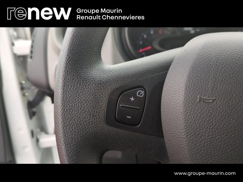 Photo 16 de l’annonce de RENAULT Trafic Combi d’occasion à vendre à CHAMPIGNY-SUR-MARNE