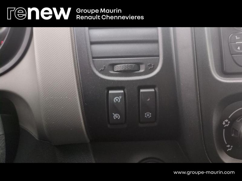 Photo 18 de l’annonce de RENAULT Trafic Combi d’occasion à vendre à CHAMPIGNY-SUR-MARNE