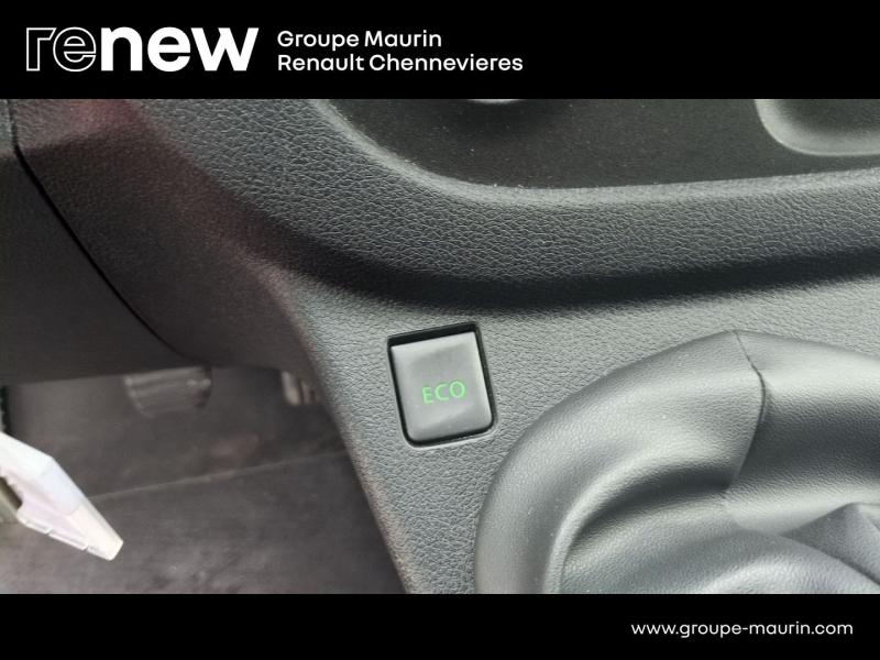 Photo 19 de l’annonce de RENAULT Trafic Combi d’occasion à vendre à CHAMPIGNY-SUR-MARNE