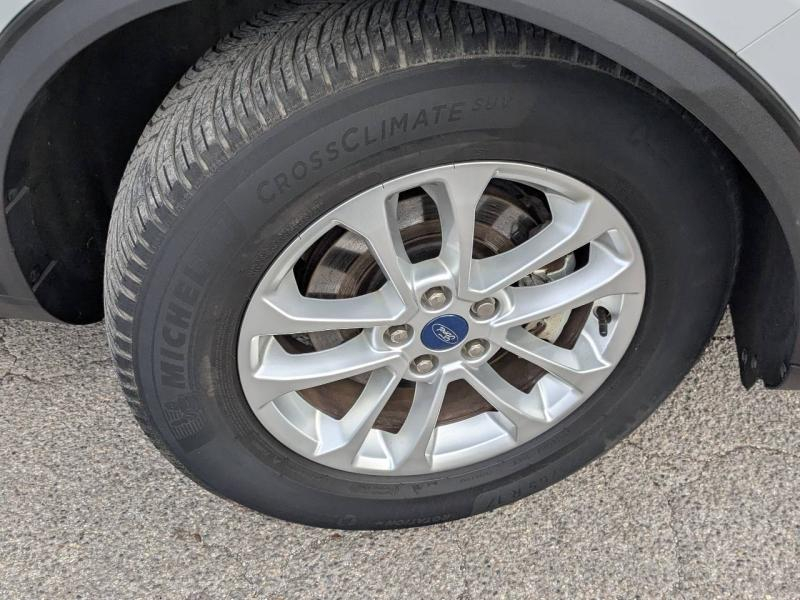 Photo 4 de l’annonce de FORD Kuga d’occasion à vendre à AIX-EN-PROVENCE