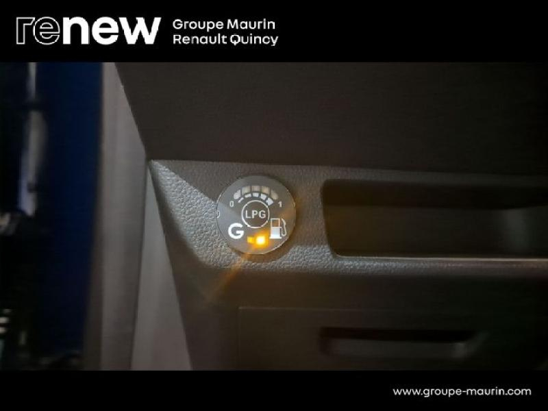 Photo 14 de l’annonce de RENAULT Clio d’occasion à vendre à QUINCY-SOUS-SÉNART