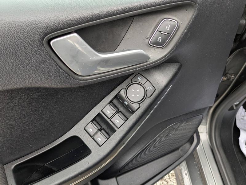 Photo 8 de l’annonce de FORD Fiesta d’occasion à vendre à LA VALETTE