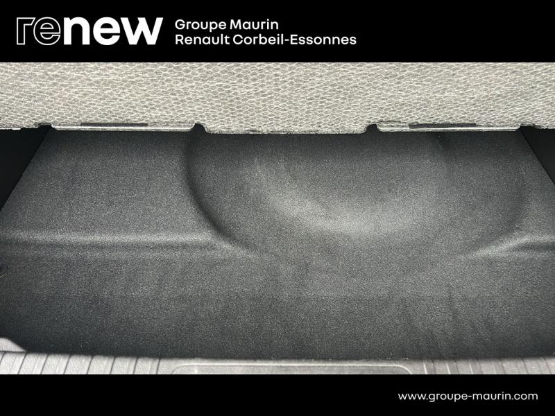 Photo 10 de l’annonce de RENAULT  d’occasion à vendre à CORBEIL-ESSONNES