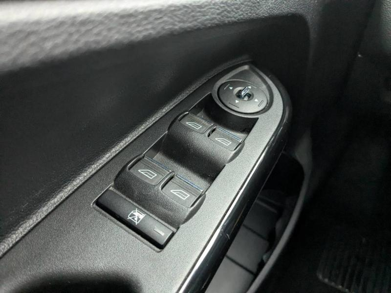 Photo 19 de l’annonce de FORD B-MAX d’occasion à vendre à MARSEILLE