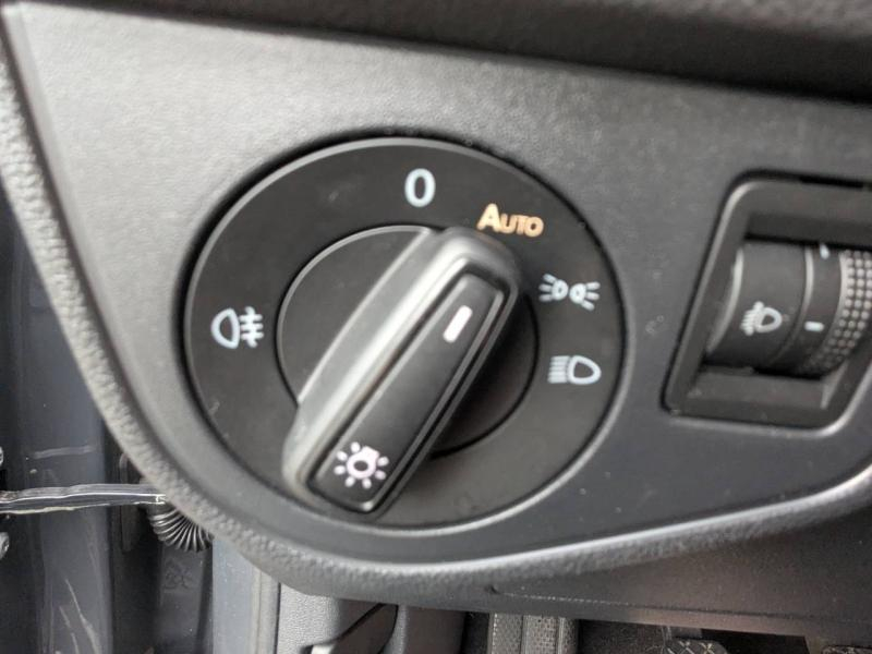 Photo 16 de l’annonce de VOLKSWAGEN Polo d’occasion à vendre à FRÉJUS