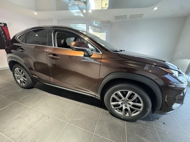 Photo 8 de l’annonce de LEXUS NX d’occasion à vendre à MONTFAVET