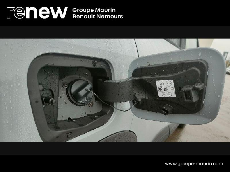 Photo 10 de l’annonce de RENAULT  d’occasion à vendre à SAINT PIERRE LES NEMOURS