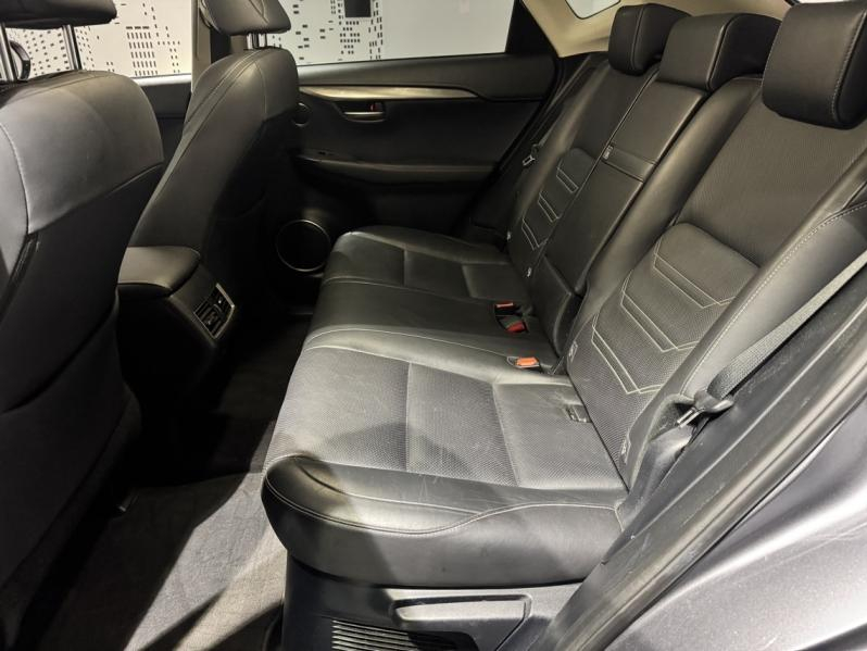 Photo 12 de l’annonce de LEXUS NX d’occasion à vendre à MONTFAVET