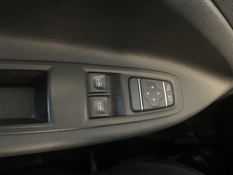 Photo 19 de l’annonce de RENAULT Zoe d’occasion à vendre à CHENNEVIÈRES-SUR-MARNE