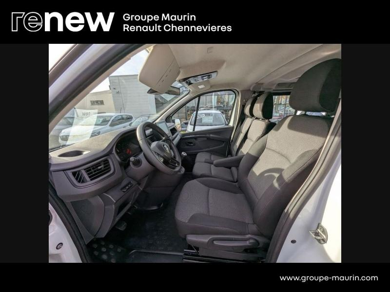 Photo 14 de l’annonce de RENAULT Trafic Combi d’occasion à vendre à CHENNEVIÈRES-SUR-MARNE