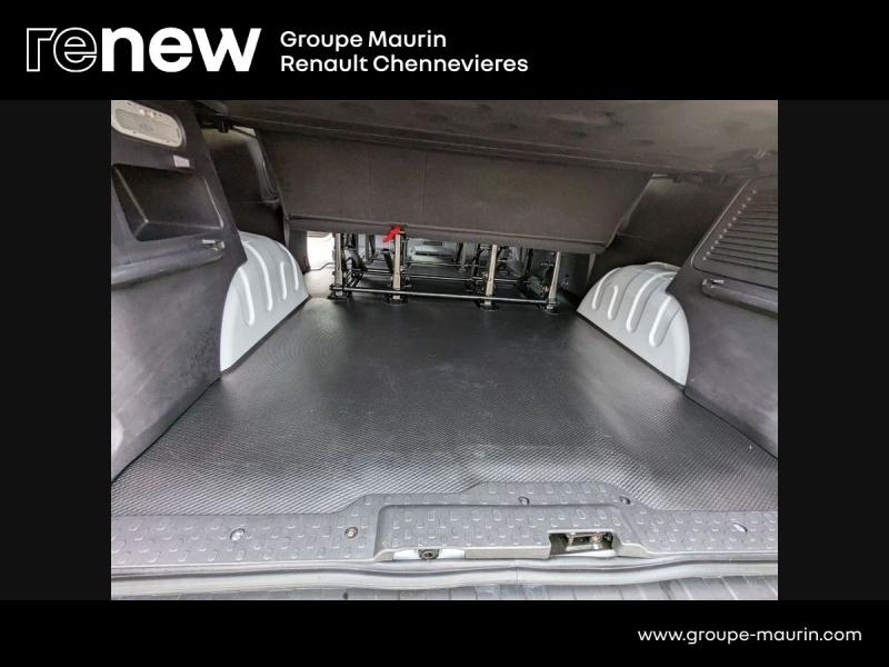 Photo 18 de l’annonce de RENAULT Trafic Combi d’occasion à vendre à CHENNEVIÈRES-SUR-MARNE