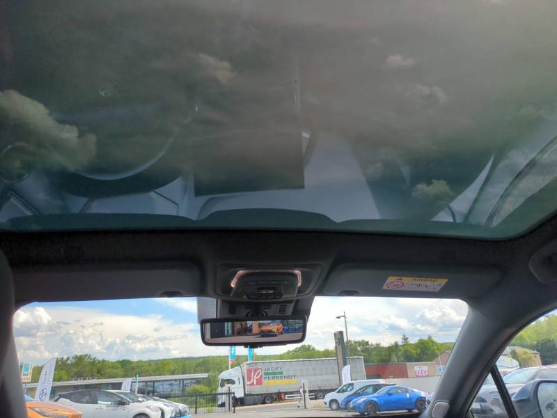 Photo 15 de l’annonce de TOYOTA C-HR d’occasion à vendre à AUBIÈRE