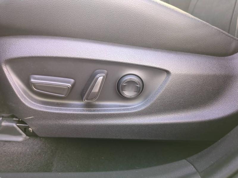 Photo 17 de l’annonce de TOYOTA C-HR d’occasion à vendre à AUBIÈRE