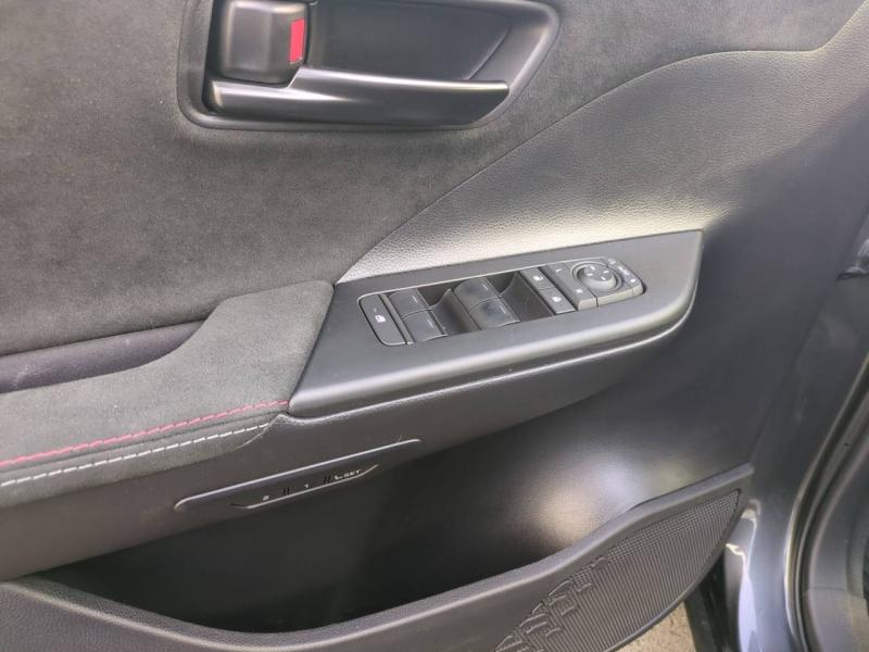 Photo 18 de l’annonce de TOYOTA C-HR d’occasion à vendre à AUBIÈRE