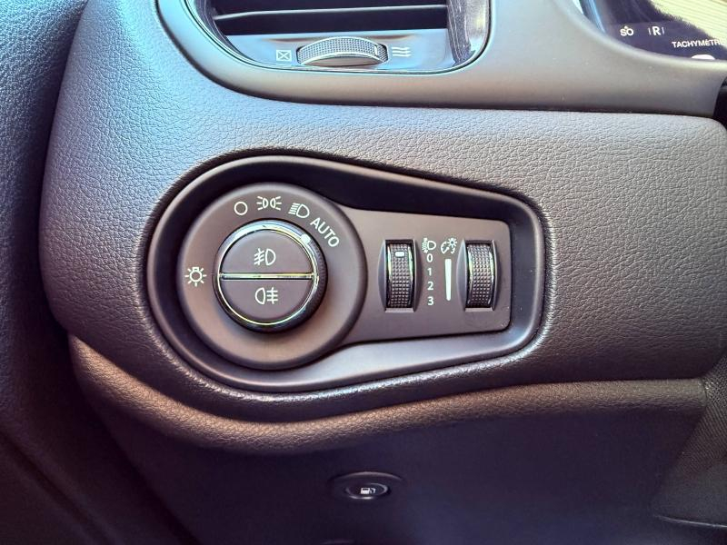 Photo 10 de l’annonce de JEEP Renegade d’occasion à vendre à MANOSQUE