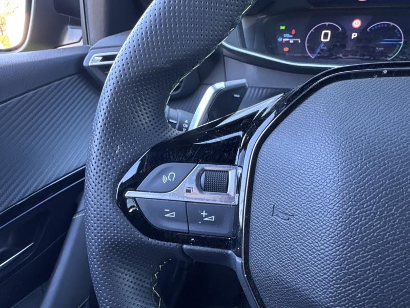 Photo 16 de l’annonce de PEUGEOT 208 d’occasion à vendre à VITROLLES