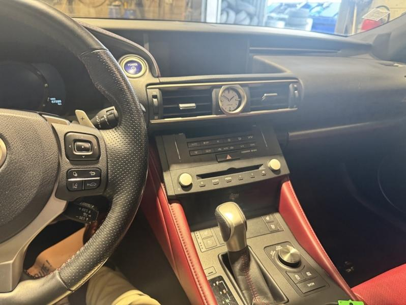 Photo 13 de l’annonce de LEXUS RC d’occasion à vendre à MONTFAVET