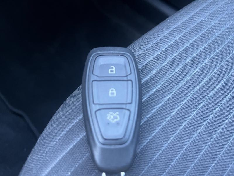 Photo 19 de l’annonce de FORD Kuga d’occasion à vendre à BRIGNOLES