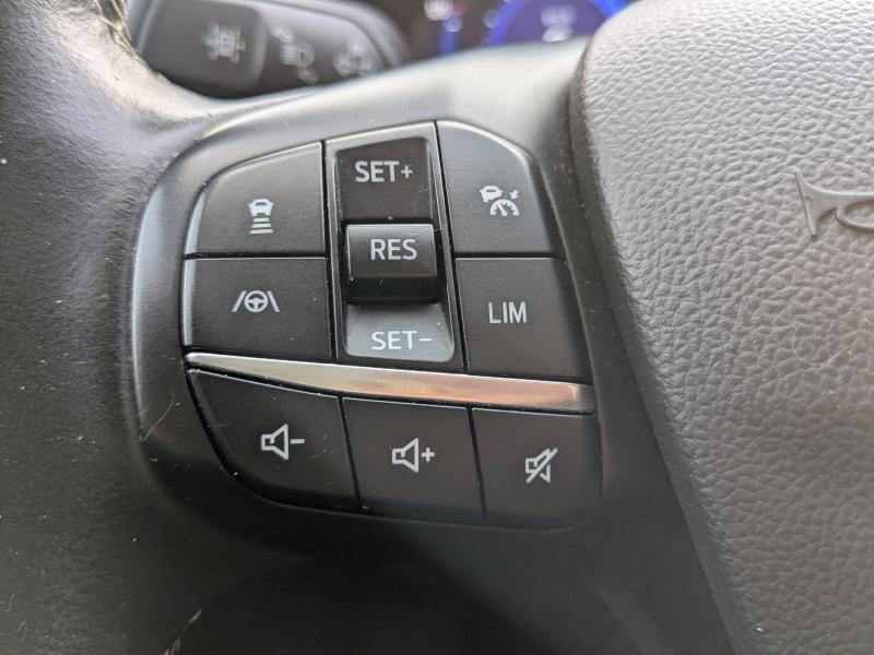 Photo 19 de l’annonce de FORD Kuga d’occasion à vendre à DRAGUIGNAN