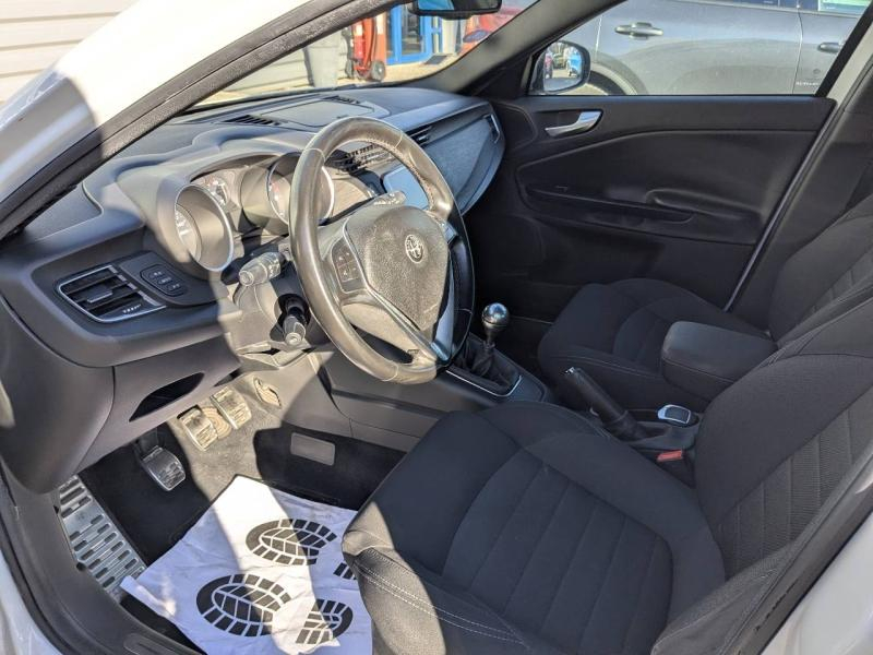 Photo 7 de l’annonce de ALFA ROMEO Giulietta d’occasion à vendre à AUBAGNE