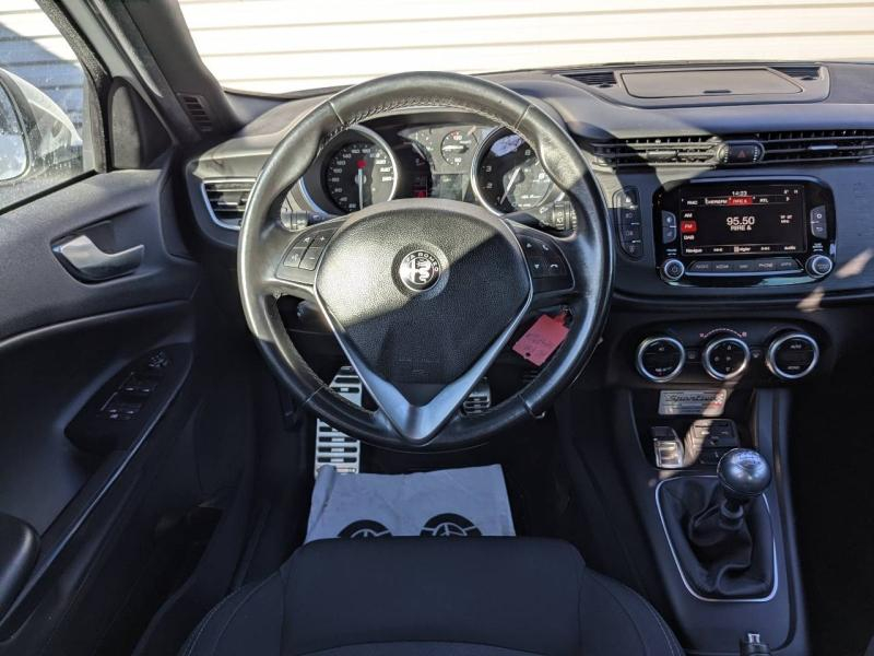 Photo 9 de l’annonce de ALFA ROMEO Giulietta d’occasion à vendre à AUBAGNE