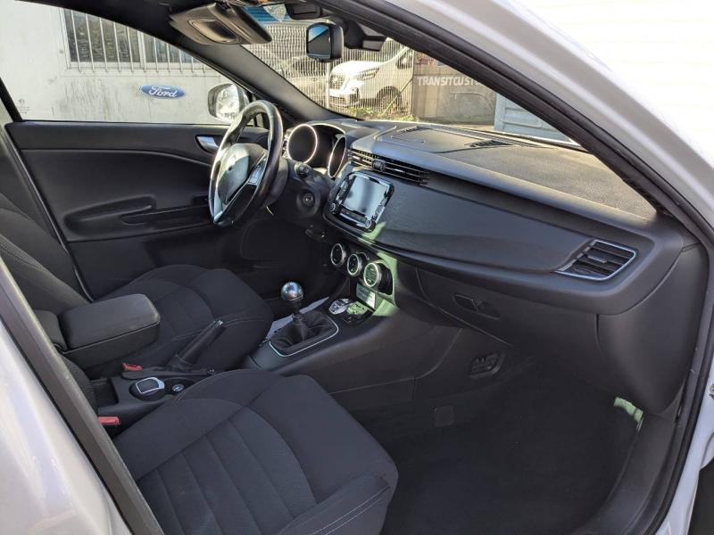 Photo 12 de l’annonce de ALFA ROMEO Giulietta d’occasion à vendre à AUBAGNE