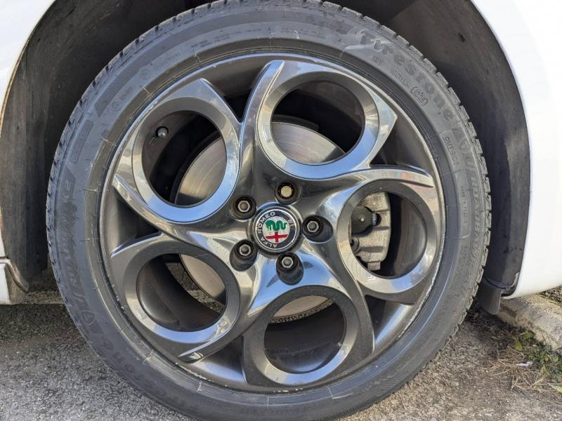 Photo 16 de l’annonce de ALFA ROMEO Giulietta d’occasion à vendre à AUBAGNE
