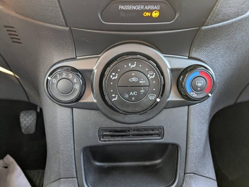 Photo 10 de l’annonce de FORD Fiesta d’occasion à vendre à AUBAGNE