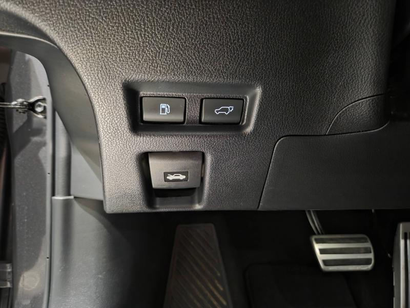 Photo 10 de l’annonce de LEXUS UX d’occasion à vendre à AUBIÈRE