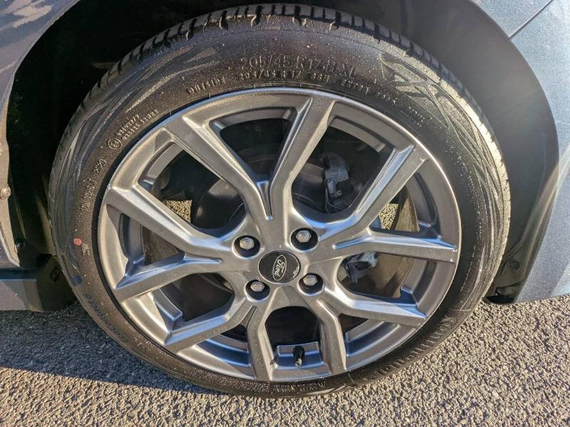 Photo 9 de l’annonce de FORD Fiesta d’occasion à vendre à FRÉJUS