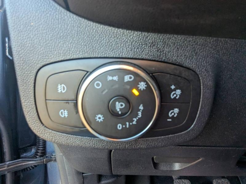 Photo 12 de l’annonce de FORD Fiesta d’occasion à vendre à FRÉJUS